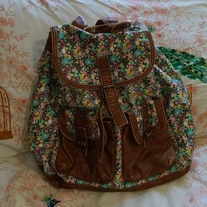 Floral faux leather slouchy backpack 🌼🌸🌷